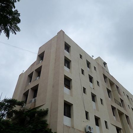 Cosmos Luxury Vimannagar Aparthotel Pune Exterior photo