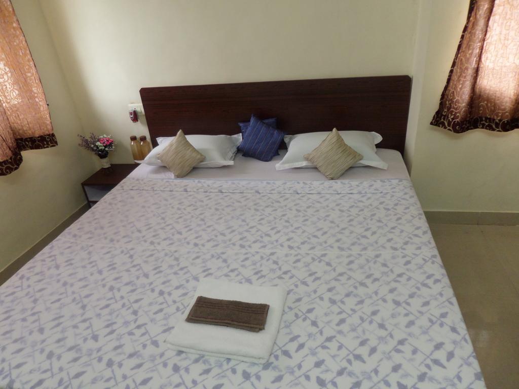 Cosmos Luxury Vimannagar Aparthotel Pune Room photo