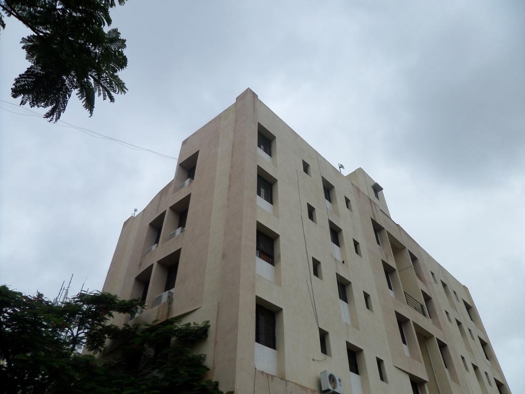 Cosmos Luxury Vimannagar Aparthotel Pune Exterior photo